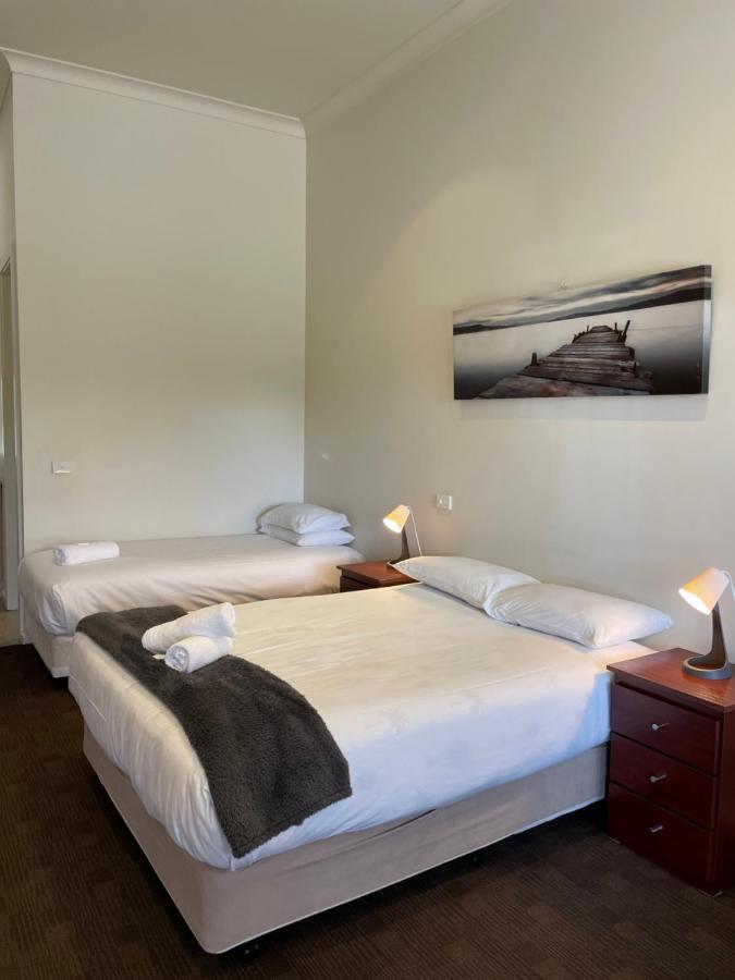 Falcon Hotel Motel Kanyapella Eksteriør billede